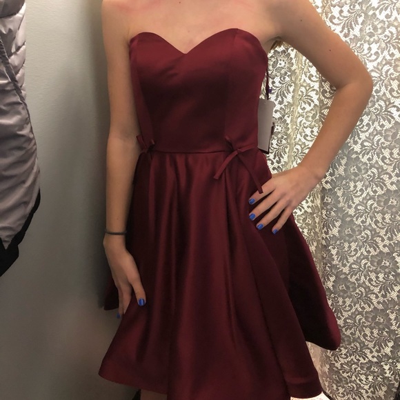 💗Size 0 Burgundy formal dress - Picture 5 of 5